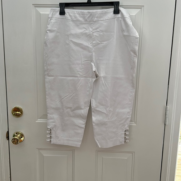 White capri - Picture 1 of 4